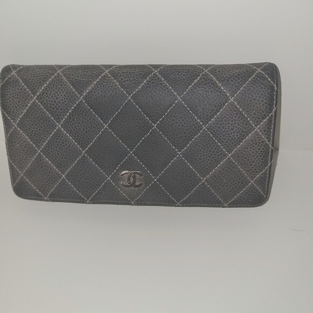Chanel Caviar Quilted CC logo Bi-Fold Wallet Gray*EUC*Care Cards*Exterior Pocket